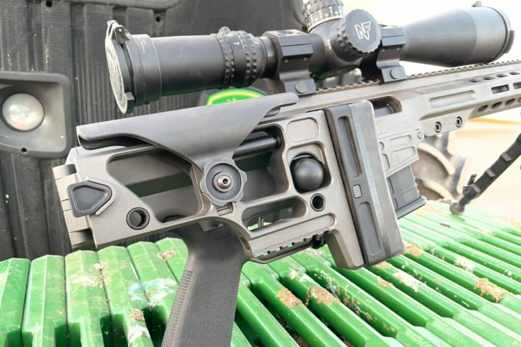 Adjustable stock for the Barrett MRAD protecting the bolt knob