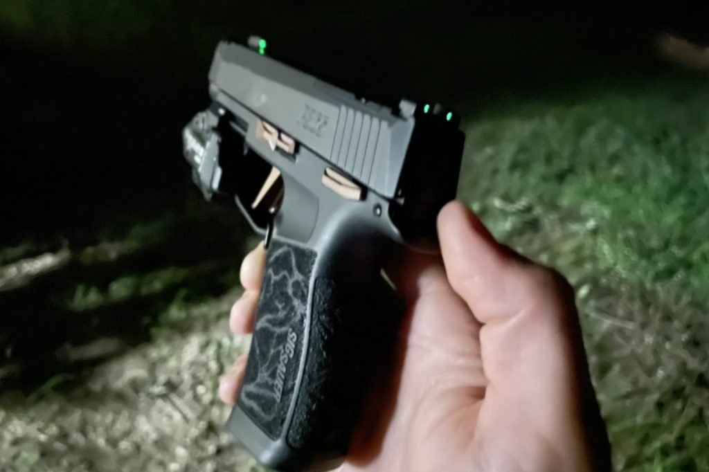 XRAY3 Day / Night Sights glowing nice and bright after dark