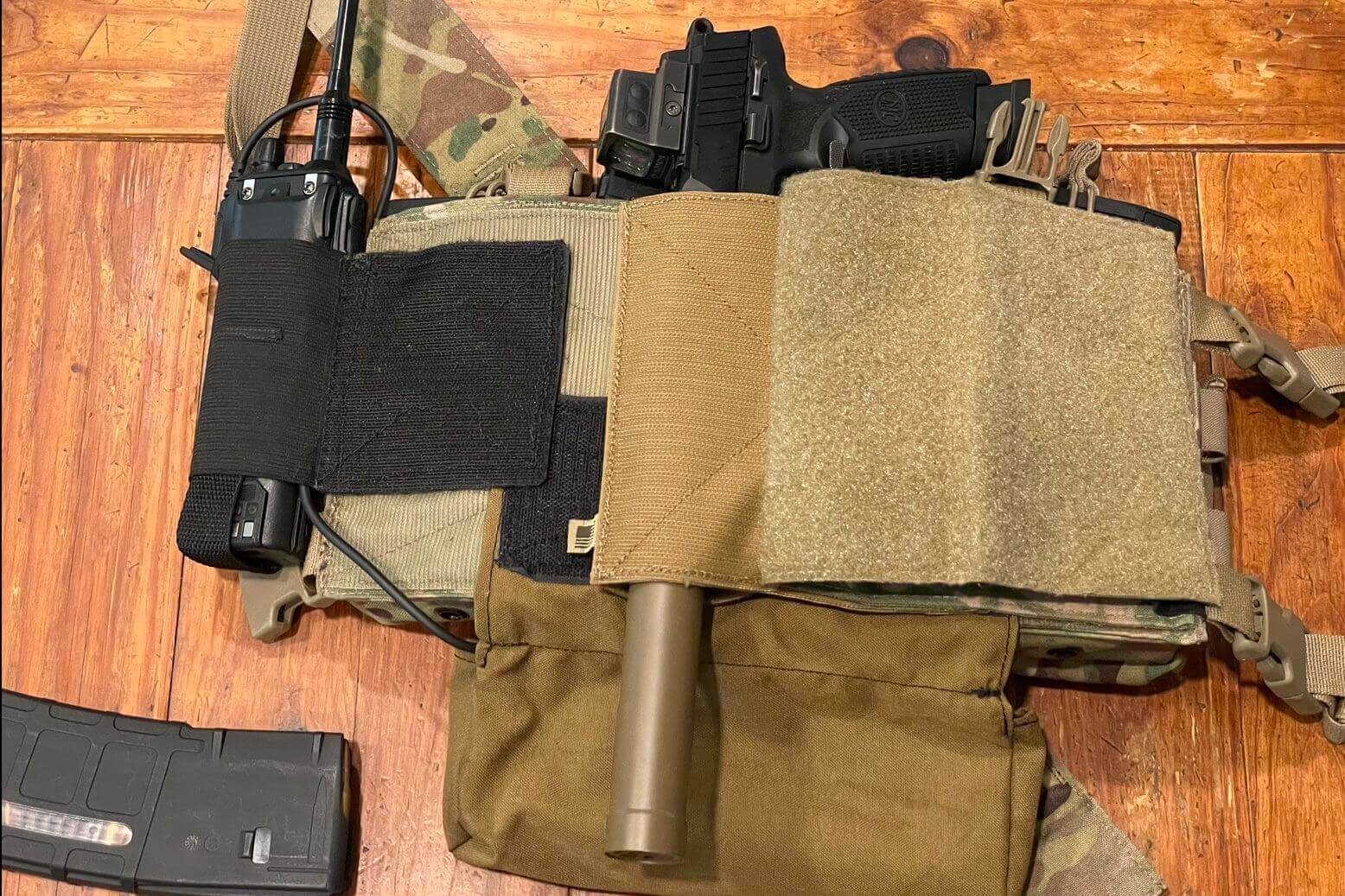 Velcro back cover for the D3CR™-H chest rig allowing for mounting a variety of extra pouches, danglers, and a pistol wedge
